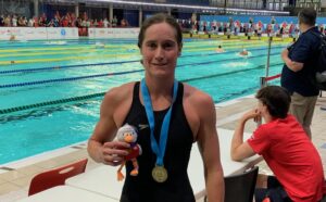 Le Club de natation Mustang en eaux troubles