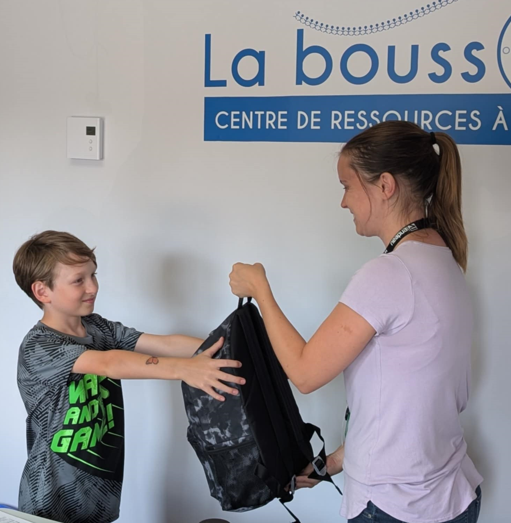 Remises de sacs à dos gratuits: des dons et des besoins records!
