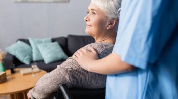 Pourquoi opter pour une aide à domicile privée au Québec ?