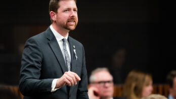 Crise des médias: PQ et Bloc dénoncent l’inaction des gouvernements