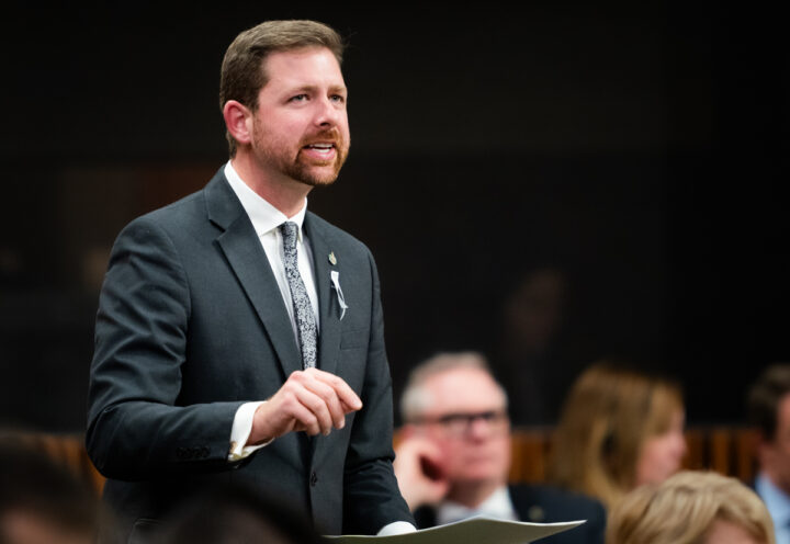 Crise des médias: PQ et Bloc dénoncent l’inaction des gouvernements