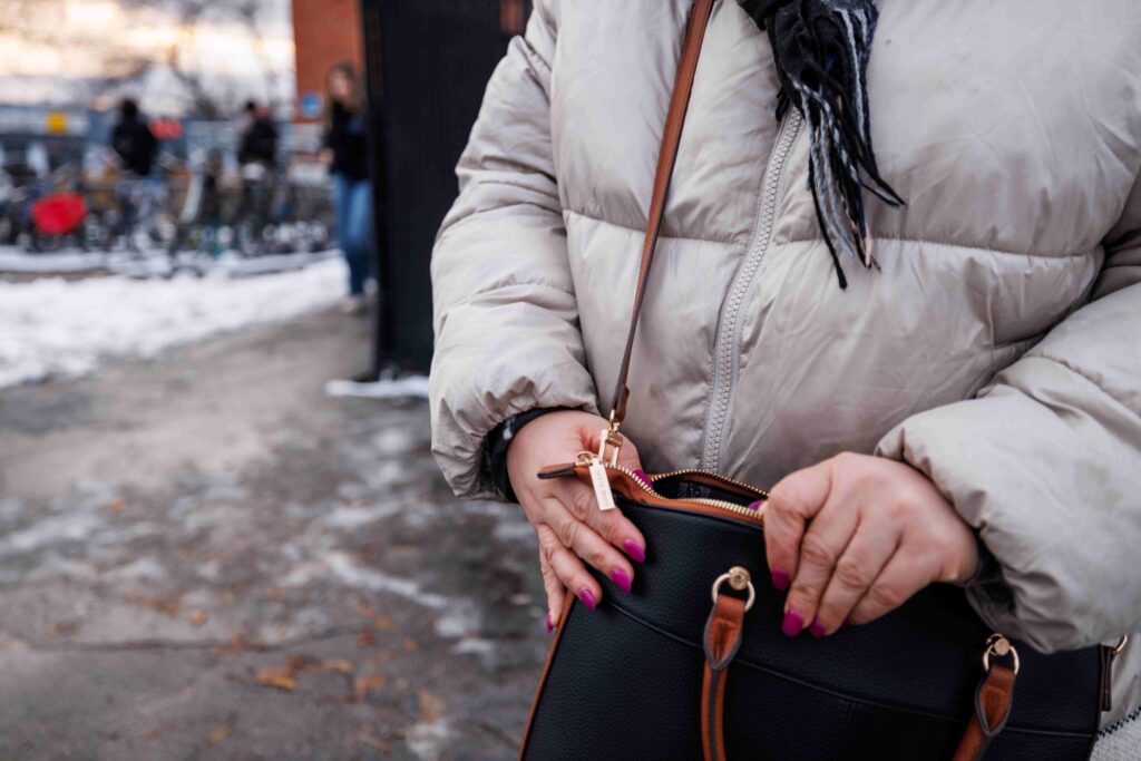 Mort d’un nouveau-né et itinérance chez les femmes : « le produit d’un système qui craque de partout »
