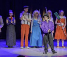 La France conquise par la troupe Les Gougounes Masquées