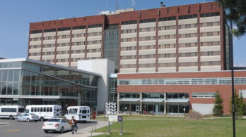 Médecins à l’Hôpital Pierre-Boucher: autant de départs que d’arrivées en 2025