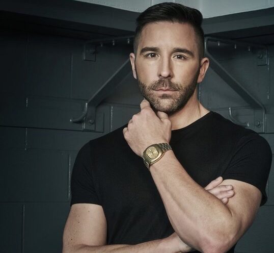 Derrière les costumes des plus grands patineurs du monde: Mathieu Caron, un créateur de Longueuil