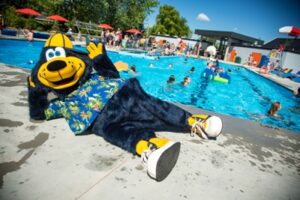 Rumeur de fermeture de la piscine extérieure: c’est faux, dit le maire