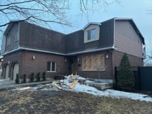 Incendie suspect à Boucherville : perte totale pour une résidence