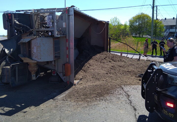 Un camion renversé a provoqué un embouteillage monstre à Varennes