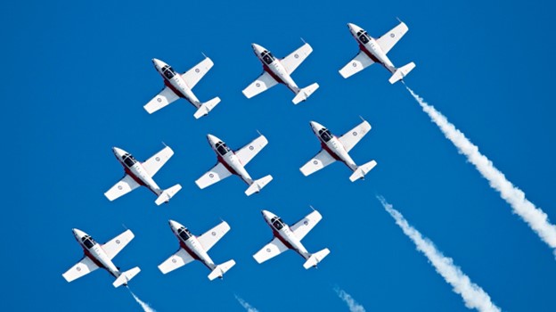 Des Snowbirds dans le ciel de la région