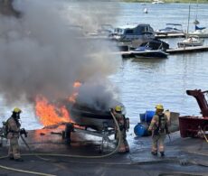 Un bateau prend feu à Boucherville