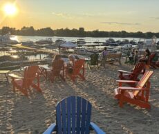 La marina fait des vagues 