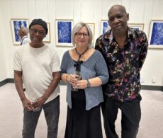 Quand l’art se teinte de spiritualité: le bleu, fil conducteur d’une exposition à trois