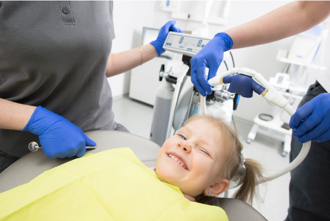 Soins dentaires des enfants : ce que les parents doivent savoir