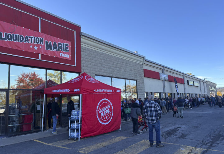 Grande affluence pour l’ouverture de Liquidation Marie à Sainte-Julie
