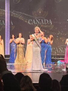 Concours Miss Galaxy Canada: la Bouchervilloise Maya Caron remporte la couronne!