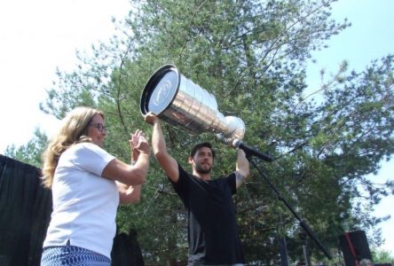 Kristopher Letang et la coupe Stanley à Sainte-Julie : Hot!