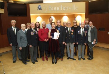 Une jeune Bouchervilloise reçoit la Médaille du souverain pour les bénévoles