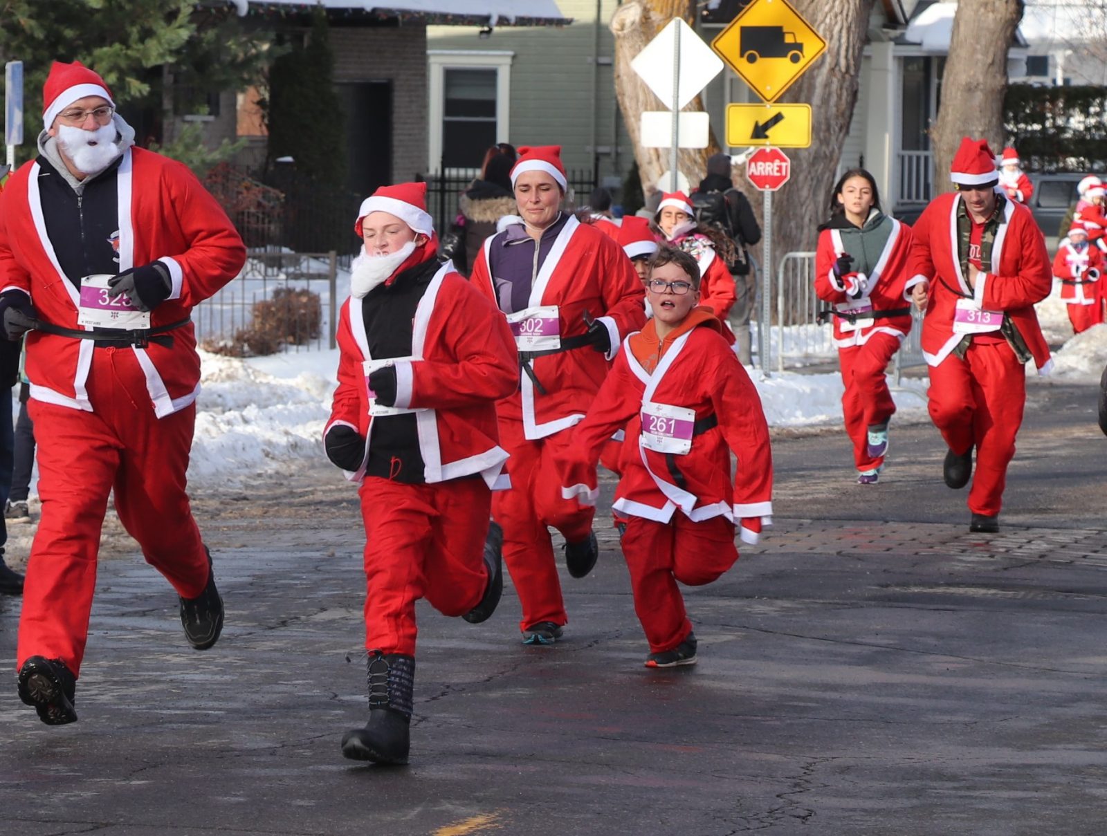 Des Pères Noël Envahissent Boucherville - La Relève