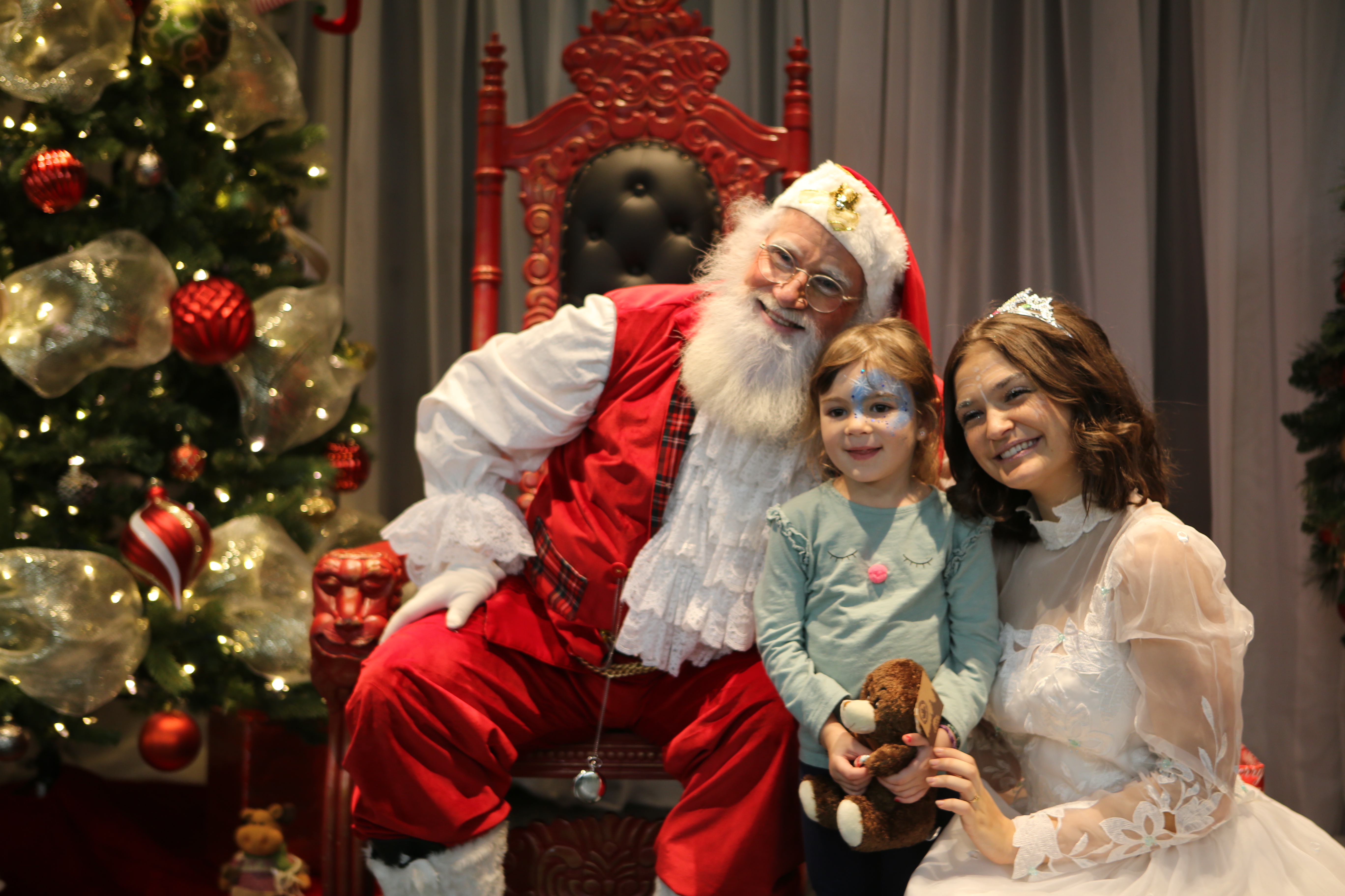 Onze défilés du père Noël à travers le Québec