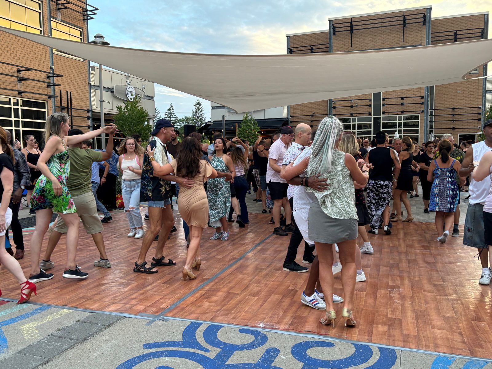 Danser la salsa dehors à Boucherville