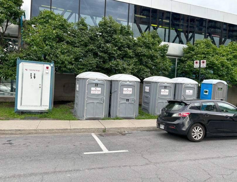 Terminus Longueuil: des toilettes qui se font attendre