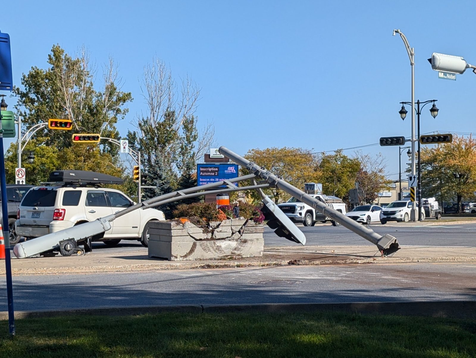 Spectaculaire accident avec trois blessés à Sainte-Julie