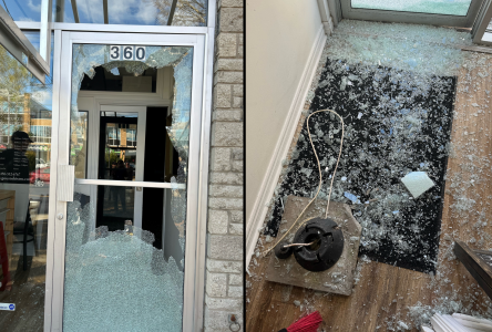 Un bloc de béton dans la porte : un autre restaurant de la rue Saint-Jean vandalisé