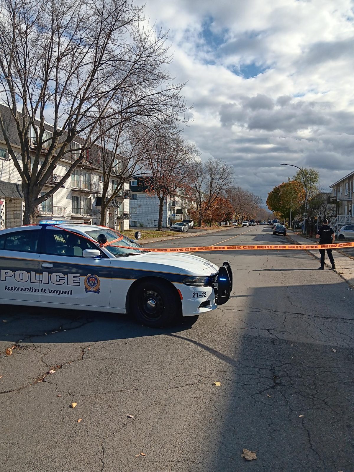 Opération policière à Longueuil : un homme barricadé