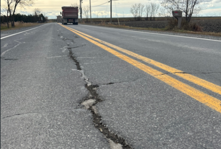 Fissures et nids-de-poule ajoutent à l’exaspération des citoyens de la Butte-aux-Renards