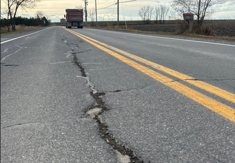 Fissures et nids-de-poule ajoutent à l’exaspération des citoyens de la Butte-aux-Renards