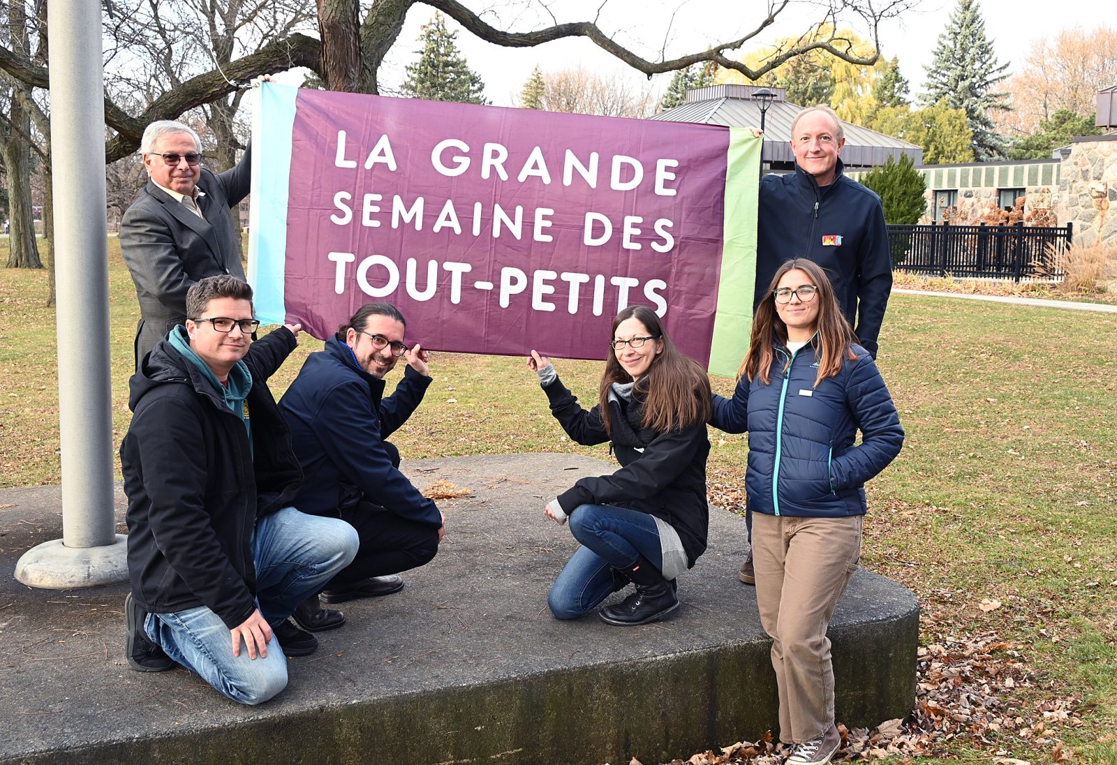 Levée de drapeau en hommage à nos tout-petits