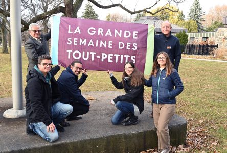 Levée de drapeau en hommage à nos tout-petits